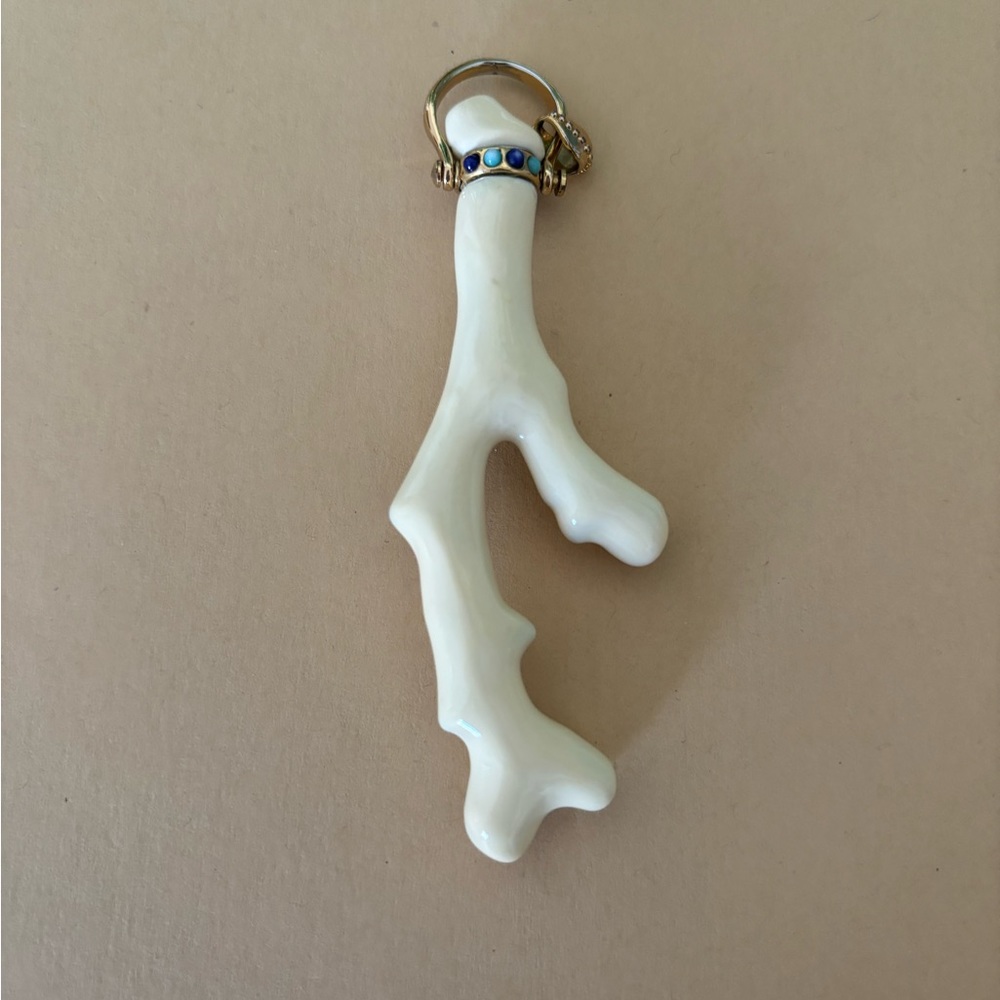 Stella and Dot Signature Coral Pendant